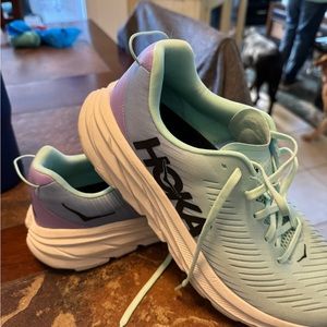 Womens Hoka Rincon3 sneakers. size 10